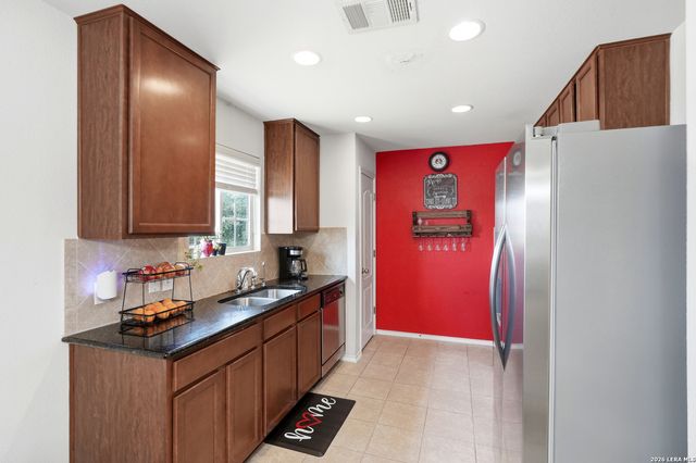 831 Six Iron, San Antonio, TX 78221