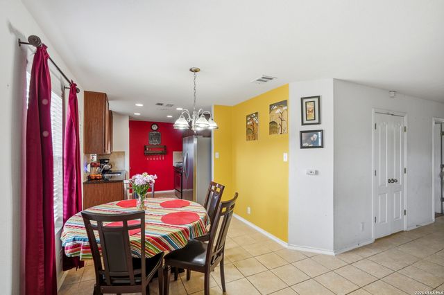 831 Six Iron, San Antonio, TX 78221