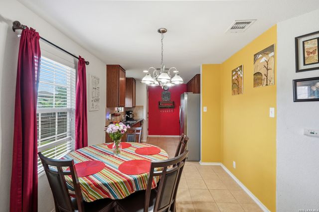 831 Six Iron, San Antonio, TX 78221