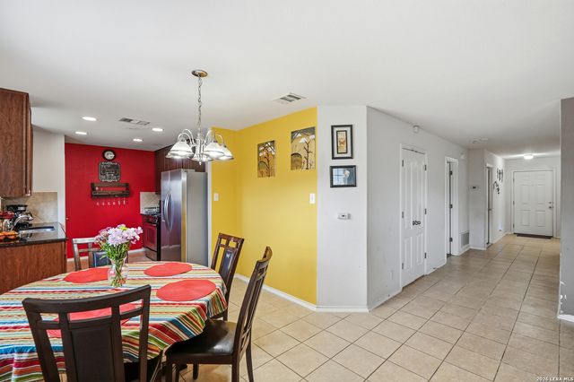 831 Six Iron, San Antonio, TX 78221