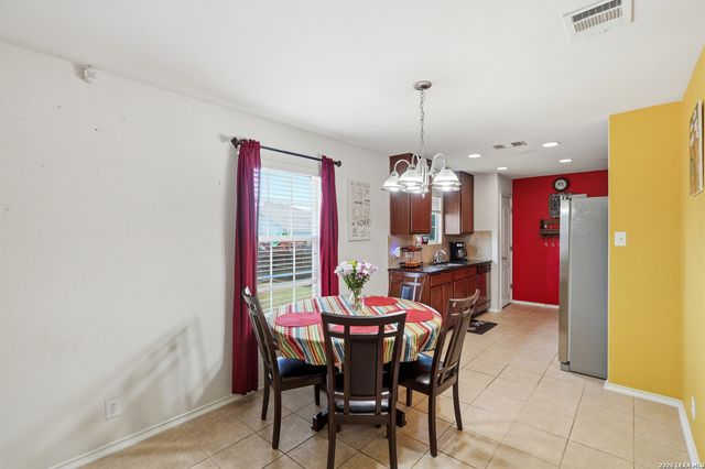 831 Six Iron, San Antonio, TX 78221