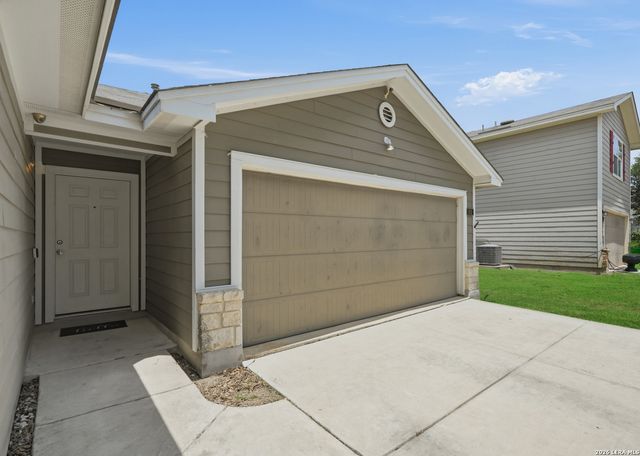 831 Six Iron, San Antonio, TX 78221