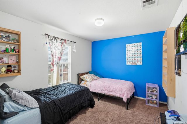 831 Six Iron, San Antonio, TX 78221