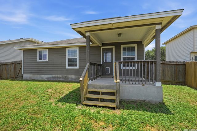 831 Six Iron, San Antonio, TX 78221