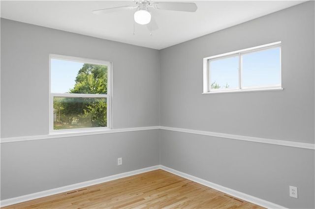 16104 E 32nd Street S, Independence, MO 64055