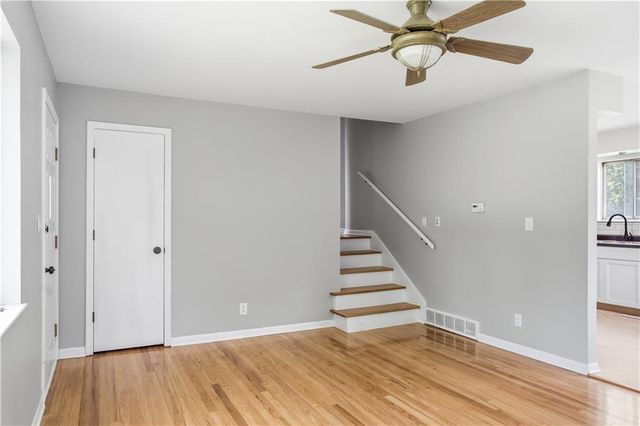 16104 E 32nd Street S, Independence, MO 64055