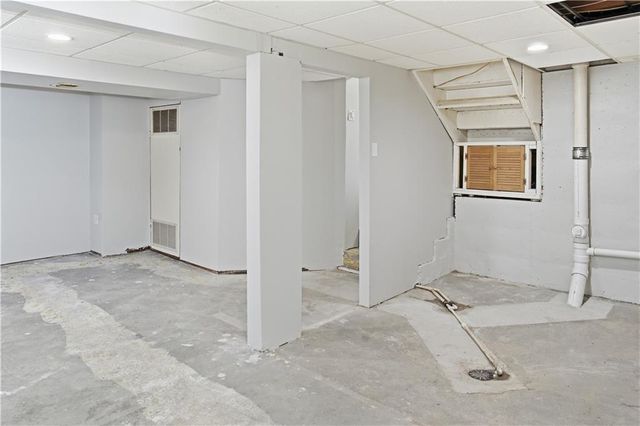 16104 E 32nd Street S, Independence, MO 64055