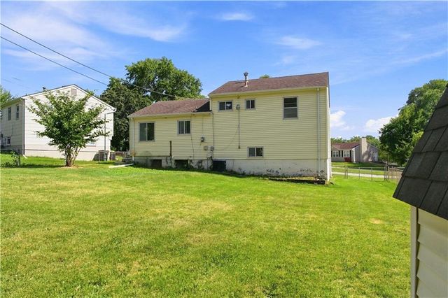 16104 E 32nd Street S, Independence, MO 64055