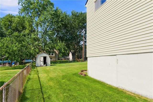 16104 E 32nd Street S, Independence, MO 64055