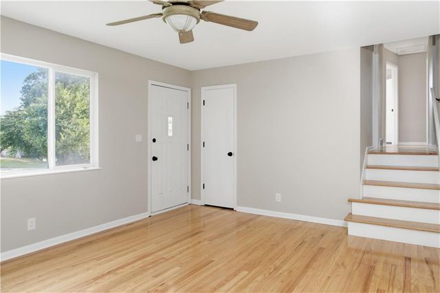 16104 E 32nd Street S, Independence, MO 64055