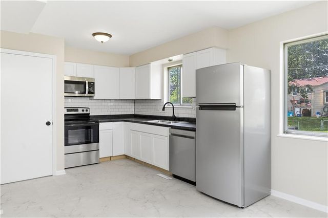 16104 E 32nd Street S, Independence, MO 64055