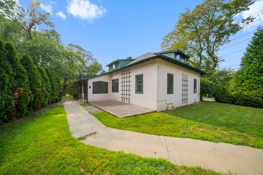 1423 Longmeadow St, Longmeadow, MA 01106