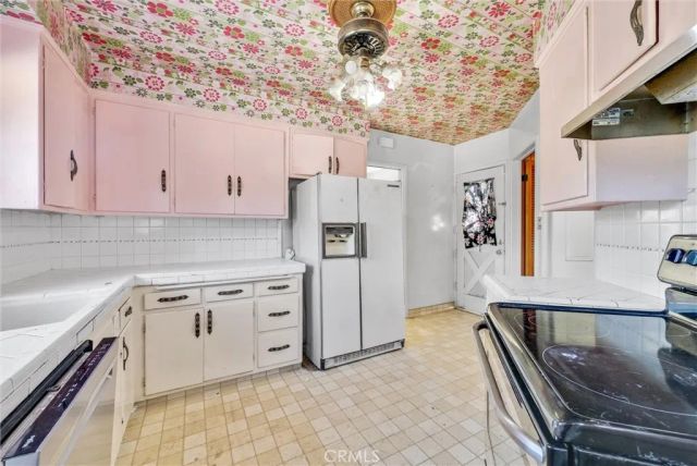 3570 Lombardy Road, Pasadena, CA 91107