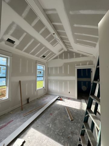 49 Copperas Creek Rd, Tullahoma, TN 37388