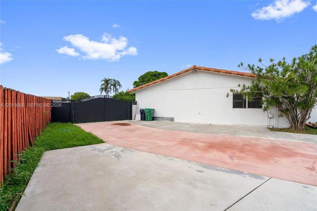 13611 SW 77th Street, Miami, FL 33183