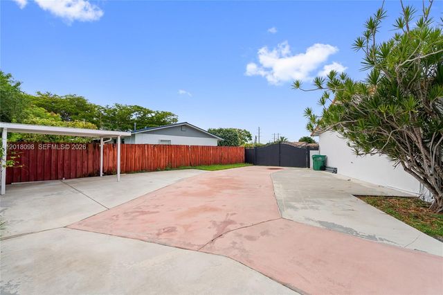 13611 SW 77th Street, Miami, FL 33183
