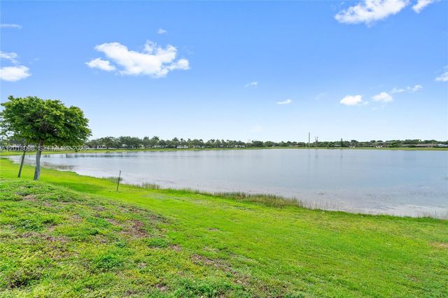 13611 SW 77th Street, Miami, FL 33183