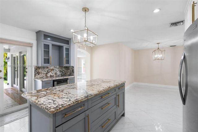13611 SW 77th Street, Miami, FL 33183