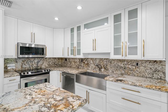 13611 SW 77th Street, Miami, FL 33183