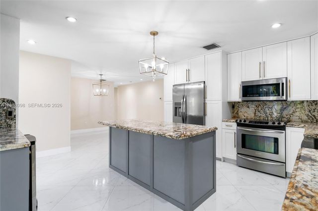 13611 SW 77th Street, Miami, FL 33183
