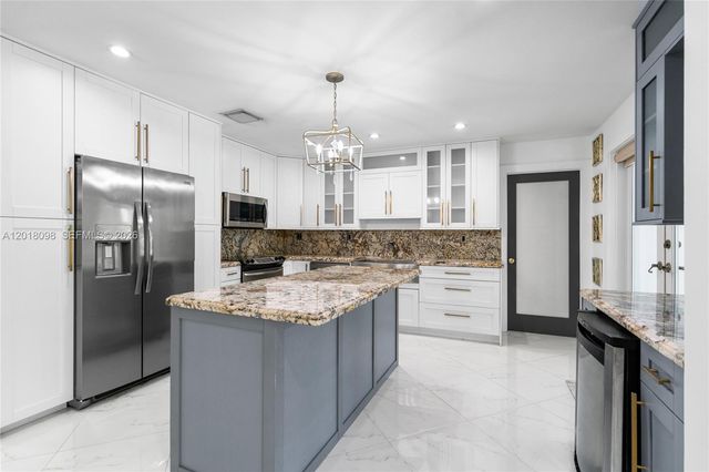 13611 SW 77th Street, Miami, FL 33183