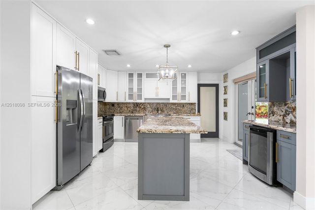 13611 SW 77th Street, Miami, FL 33183