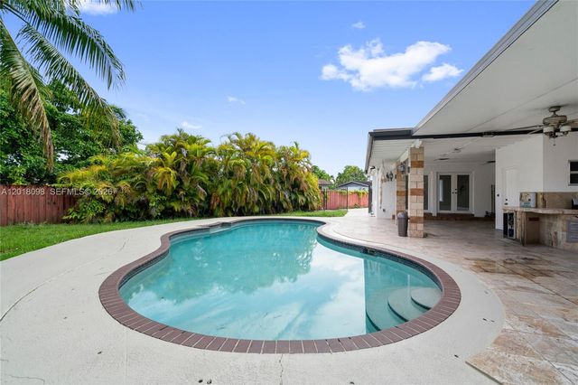 13611 SW 77th Street, Miami, FL 33183