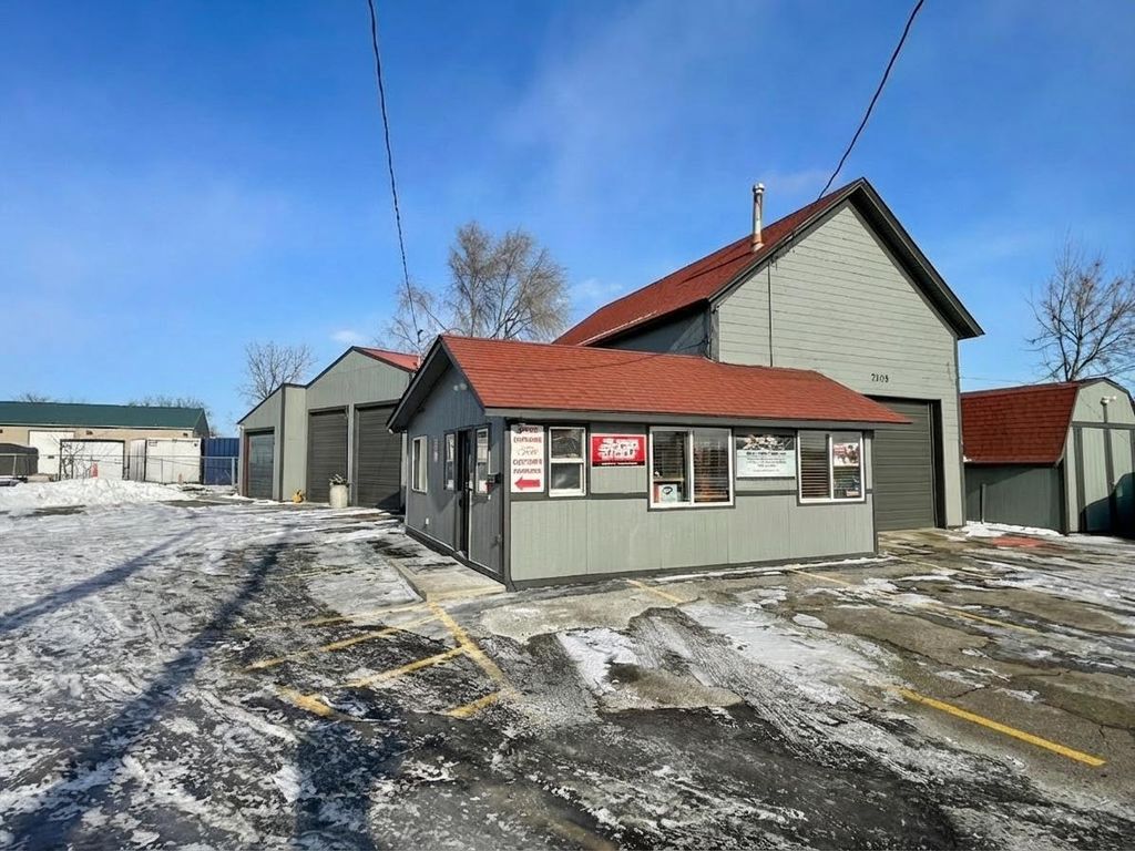 7105 Highway 10 NW, Ramsey, MN 55303 — exterior