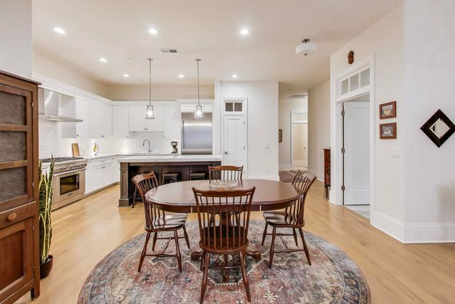 105 S Cottage Hill Avenue 206, Elmhurst, IL 60126