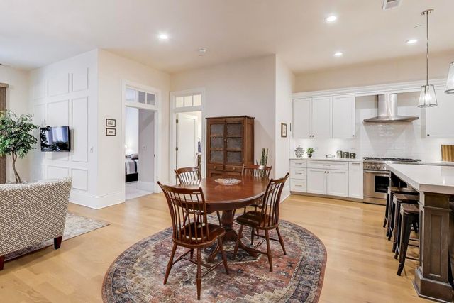 105 S Cottage Hill Avenue 206, Elmhurst, IL 60126