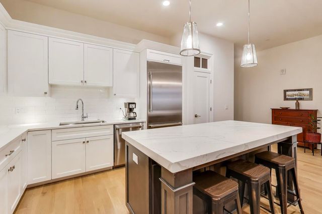 105 S Cottage Hill Avenue 206, Elmhurst, IL 60126