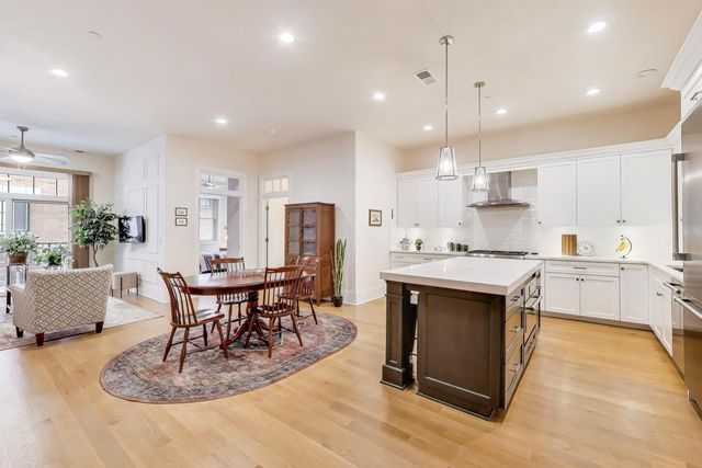 105 S Cottage Hill Avenue 206, Elmhurst, IL 60126