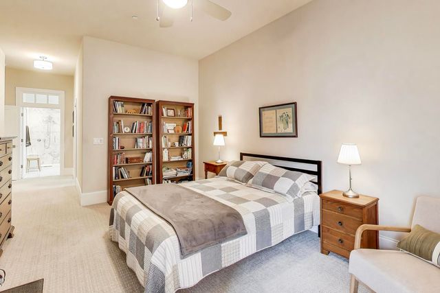 105 S Cottage Hill Avenue 206, Elmhurst, IL 60126