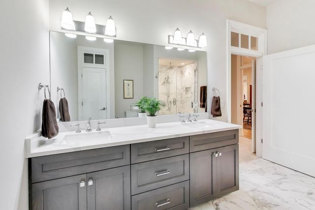 105 S Cottage Hill Avenue 206, Elmhurst, IL 60126