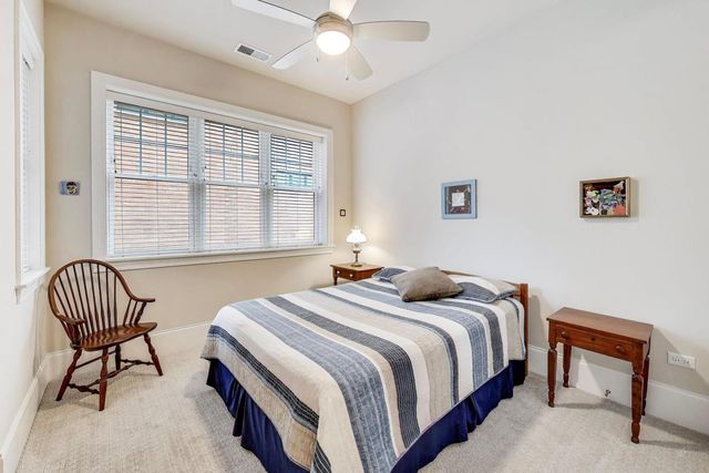 105 S Cottage Hill Avenue 206, Elmhurst, IL 60126