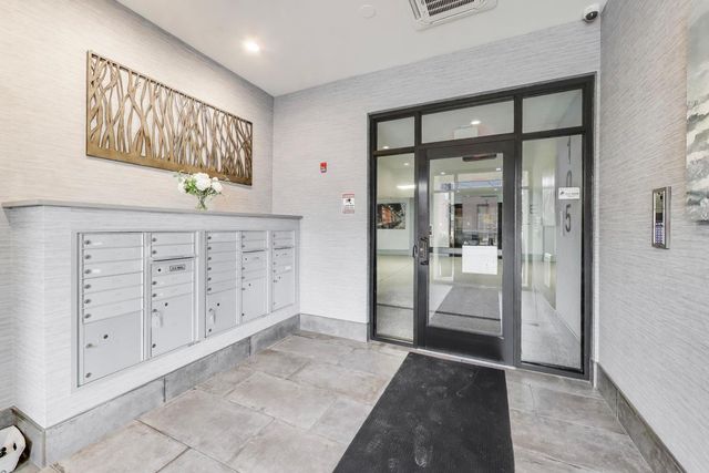 105 S Cottage Hill Avenue 206, Elmhurst, IL 60126