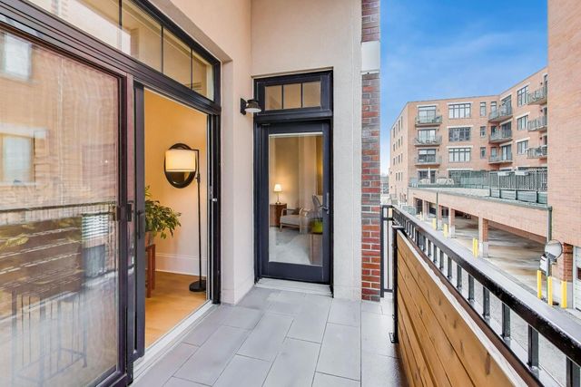 105 S Cottage Hill Avenue 206, Elmhurst, IL 60126