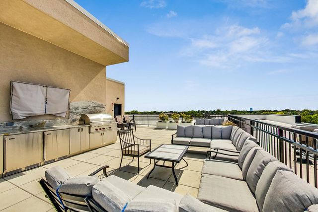 105 S Cottage Hill Avenue 206, Elmhurst, IL 60126