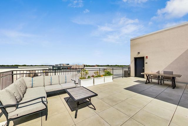 105 S Cottage Hill Avenue 206, Elmhurst, IL 60126