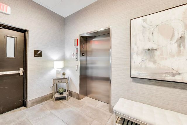 105 S Cottage Hill Avenue 206, Elmhurst, IL 60126