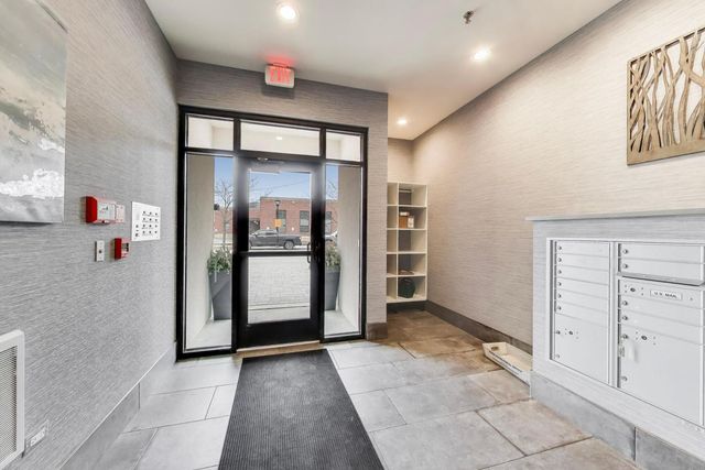 105 S Cottage Hill Avenue 206, Elmhurst, IL 60126