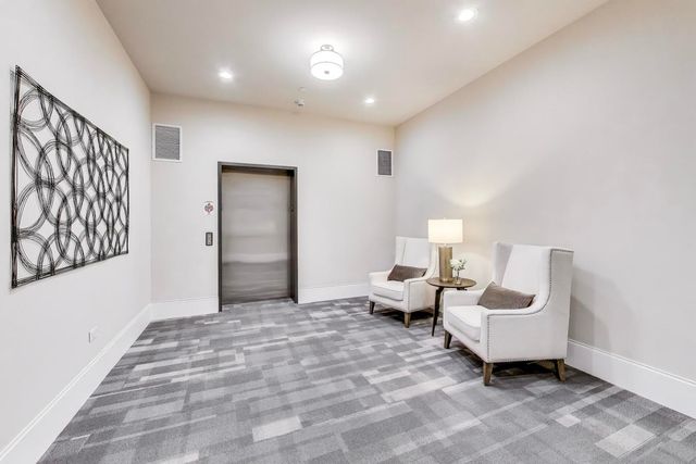 105 S Cottage Hill Avenue 206, Elmhurst, IL 60126