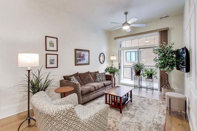 105 S Cottage Hill Avenue 206, Elmhurst, IL 60126