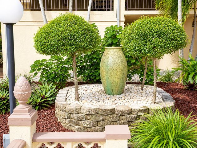 2831 Somerset Drive 305, Lauderdale Lakes, FL 33311