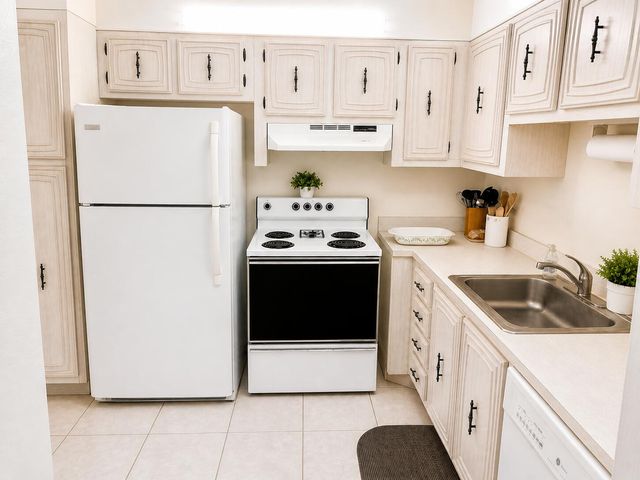 2831 Somerset Drive 305, Lauderdale Lakes, FL 33311