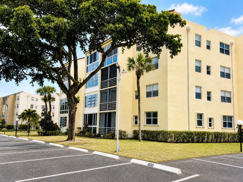 2831 Somerset Drive 305, Lauderdale Lakes, FL 33311