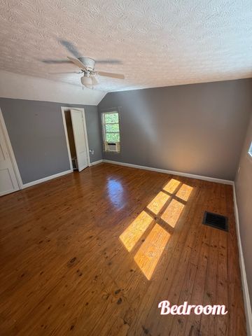 268 State Highway 290, Mckee, KY 40447