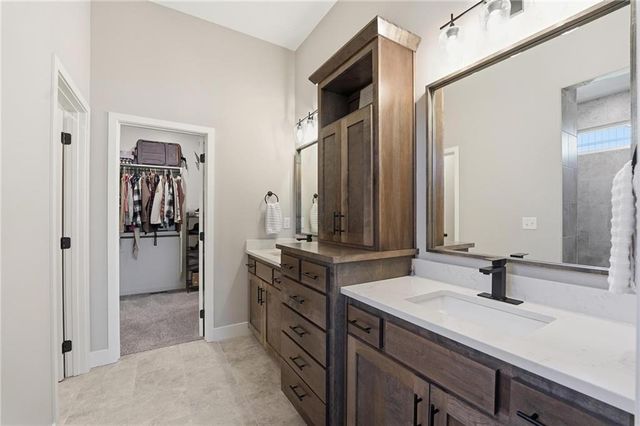 902 NW Crestwood Drive, Grain Valley, MO 64029