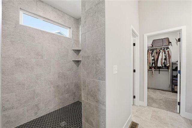 902 NW Crestwood Drive, Grain Valley, MO 64029