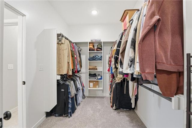 902 NW Crestwood Drive, Grain Valley, MO 64029